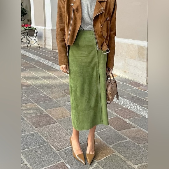 Solid Color Midi Skirt - Picture 3 of 6